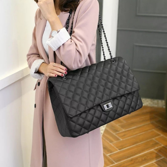 Large Quilted Leather Capacity Travel ShoulderBag - Picture 3 of 16